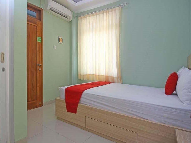 Hotel Reddoorz Near Solo Balapan Station Zewnętrze zdjęcie