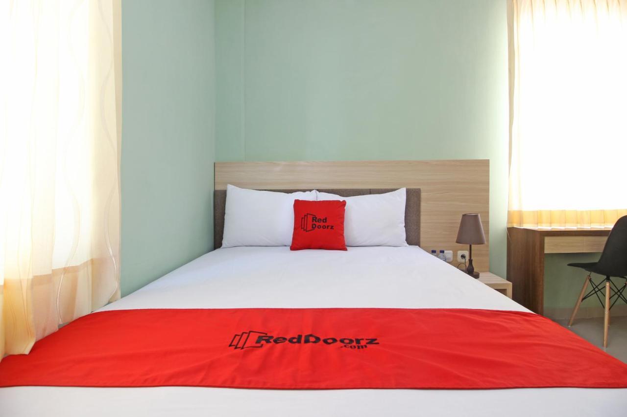 Hotel Reddoorz Near Solo Balapan Station Zewnętrze zdjęcie